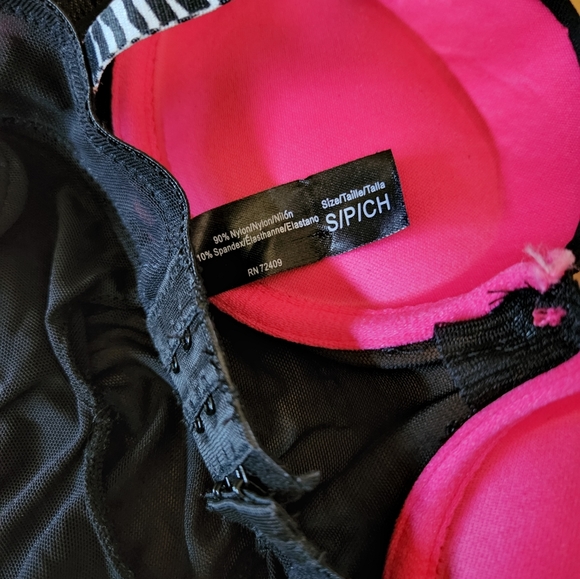Pretty pink and black lingerie top with zebra straps. - Picture 7 of 8
